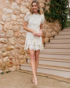 Vestido Corto Calado Ornella