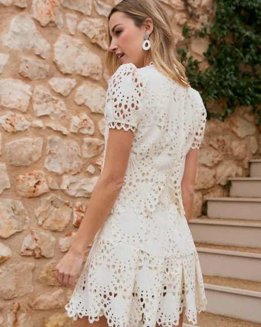 Vestido Corto Calado Ornella